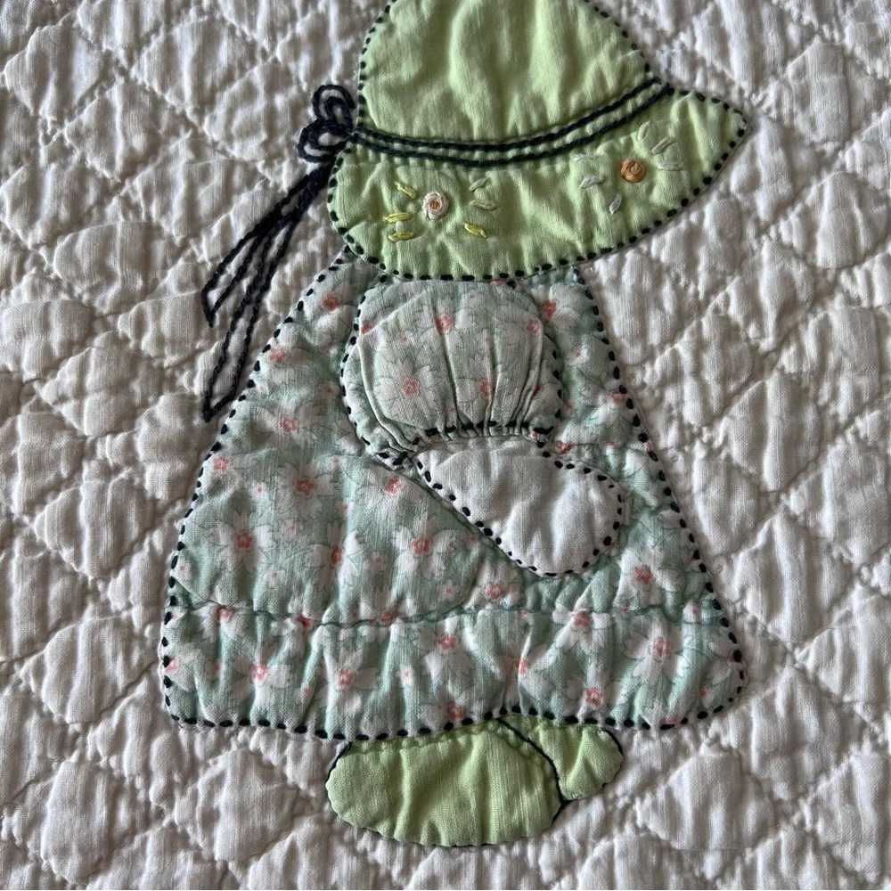 Vintage Sunbonnet Sue Baby Quilt Hand-Quilted – 39” x 51”